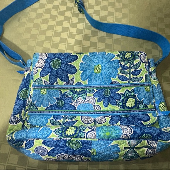 Vera Bradley Retired 2012 Doodle Daisy Messenger Crossbody - Picture 1 of 10